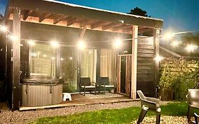 Family House With Garden & Jacuzzi & Sauna Near Amsterdam